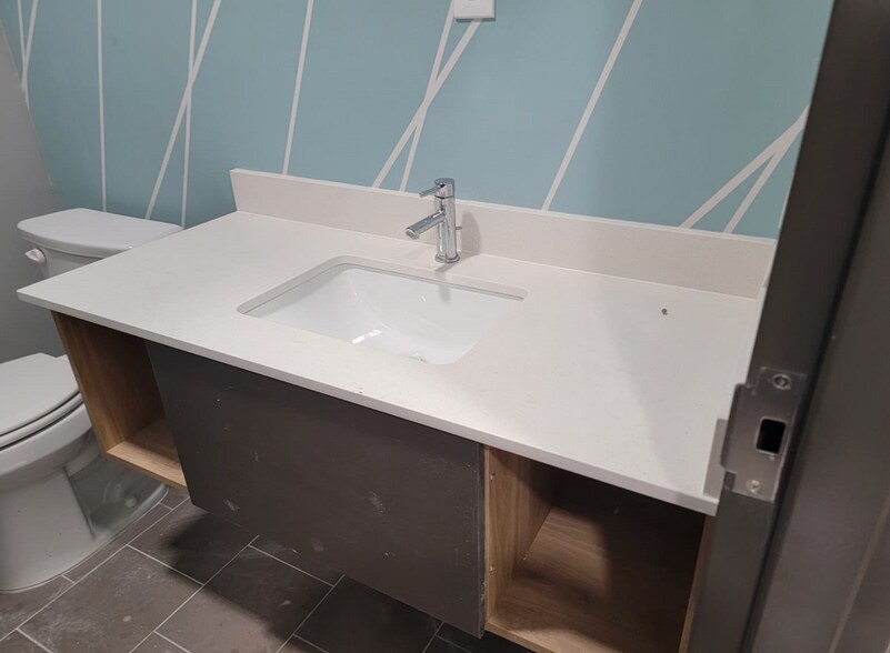 More Photos Of 101 Grapefruit Blvd, Mission Hotel For Sale