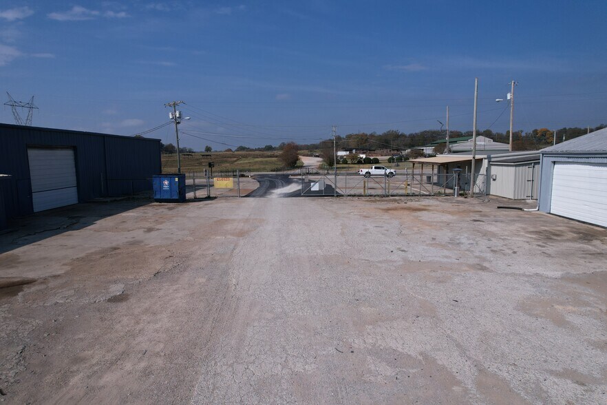 More Photos Of 1230 Industrial Park Rd, Columbia Warehouse For Lease