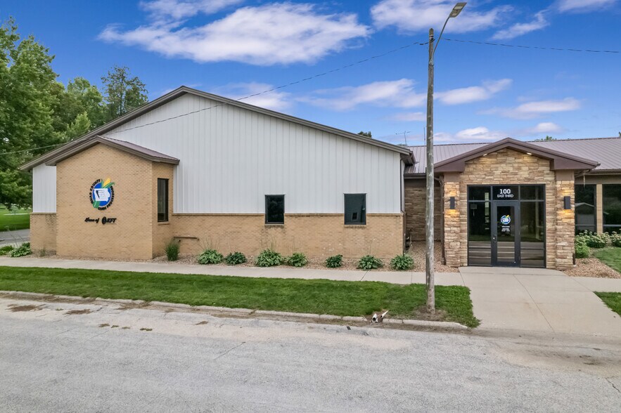 More Photos Of 100 E 3rd St, Galva Office For Sale