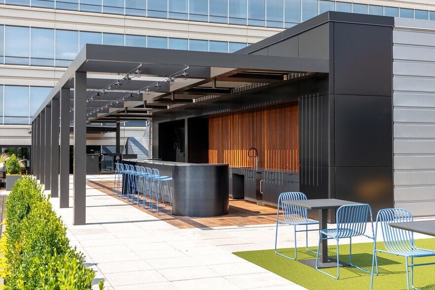 More Photos Of 5404 Wisconsin Ave, Chevy Chase Office For Lease