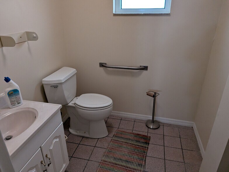 More Photos Of 10045 Overseas Hwy, Marathon Medical For Lease