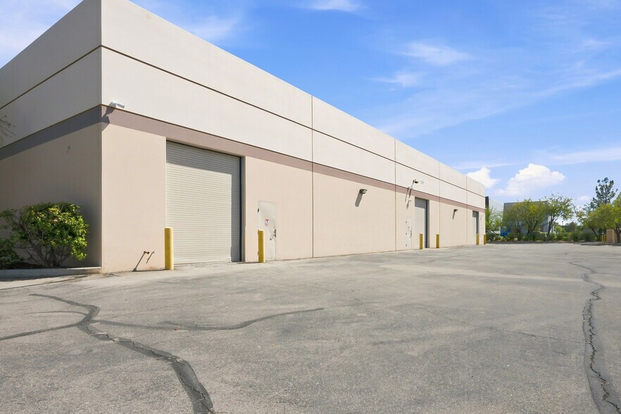 More Photos Of 2701 Crimson Canyon Dr, Las Vegas Light Manufacturing For Sale