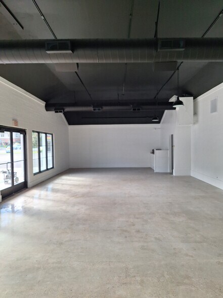 More Photos Of 115 N Main St, Centerville Convenience Store For Sale