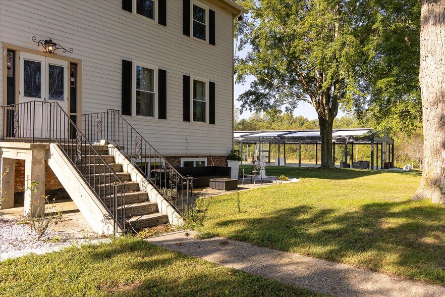 More Photos Of 667 Hustle Rd, Hustle Winery Vineyard For Sale