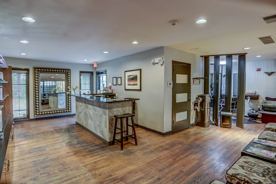 More Photos Of 1086 W Rex Rd, Memphis Freestanding For Sale