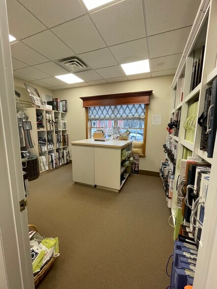 More Photos Of 59 Sunrise hwy, East Islip Freestanding For Lease