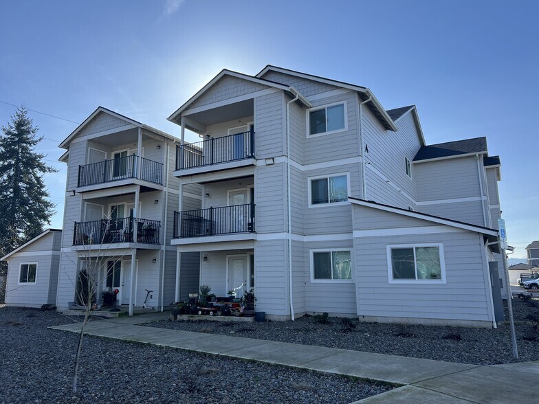 More Photos Of 972 N 2nd St, Jefferson Multifamily For Sale