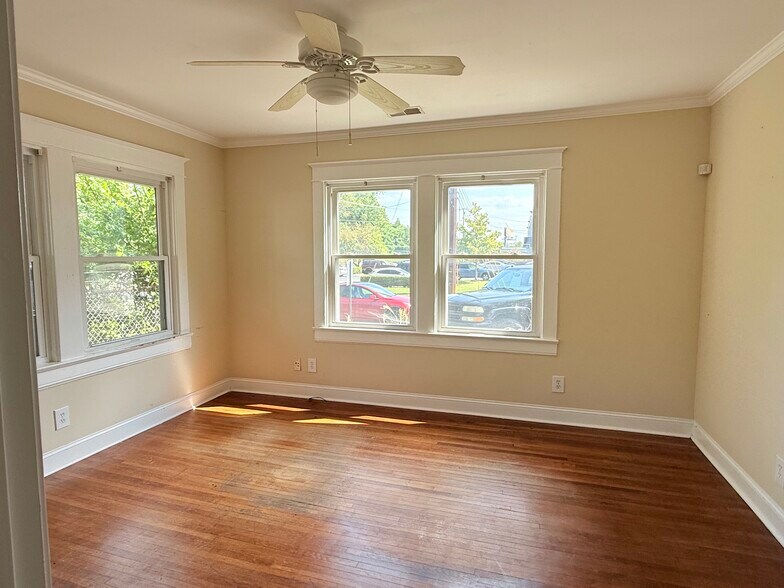 More Photos Of 2401 White Ave, Nashville Office For Sale