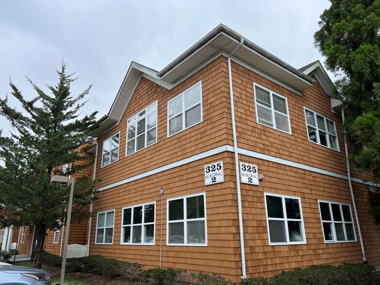 More Photos Of 325 Meeting House Ln, Southampton Medical For Lease