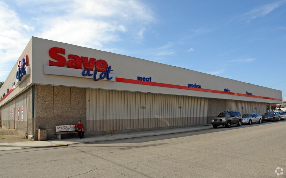 More Photos Of 1400 Chestnut St, Kenova Supermarket For Sale