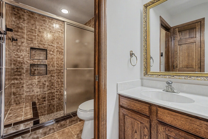 More Photos Of 2160 Laurence Dr, Clearwater Office For Sale