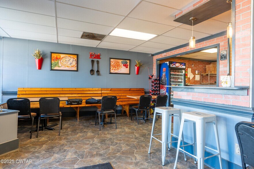More Photos Of 18 S Court St, Alamo Storefront Retail Residential For Sale
