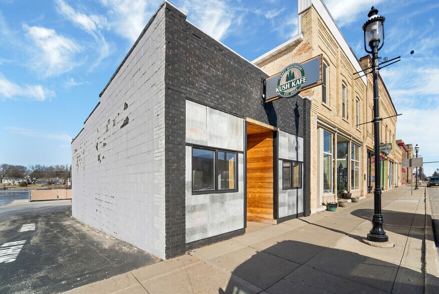 More Photos Of 127 W Main St, Omro Storefront Retail Office For Sale