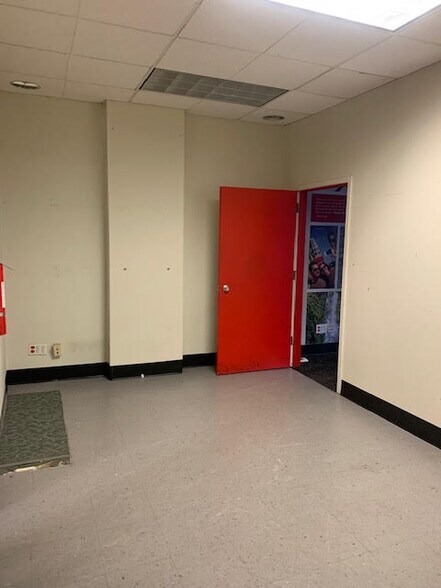 More Photos Of 185 E Post Road White Plns, White Plains Storefront For Lease