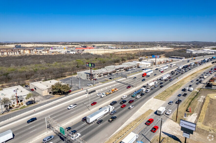 More Photos Of 10201-10237 N IH 35, San Antonio Showroom For Lease