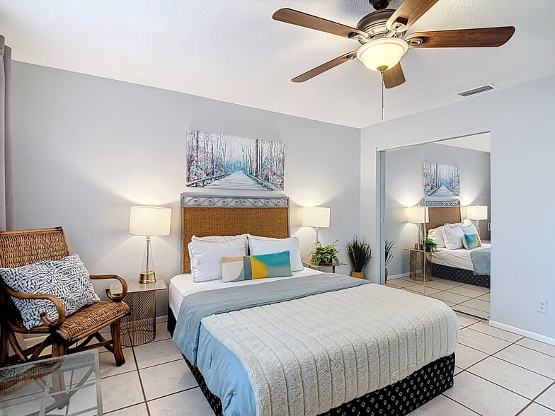 More Photos Of 139 SE Jefferson Cir N, Saint Petersburg Apartments For Sale