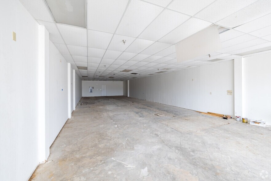 More Photos Of 3005-3147 Gertsner Memorial Dr, Lake Charles Storefront For Sale