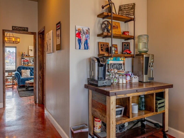 More Photos Of 528 Blackburn St, Cody Auto Repair For Sale