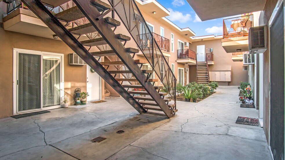 More Photos Of 423 N Harvard Blvd, Los Angeles Apartments For Sale