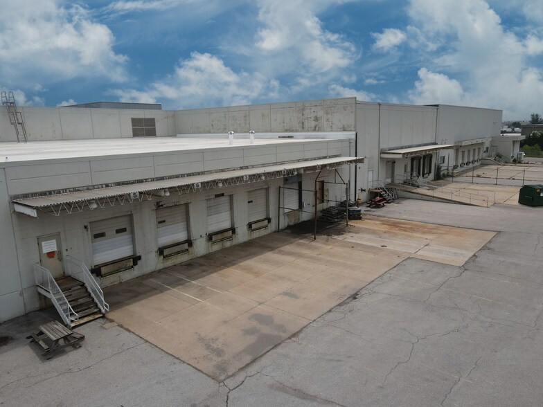 More Photos Of 5400-5400 NW 5th St, Oklahoma City Manufacturing For Lease