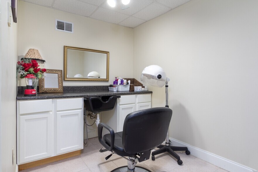 More Photos Of 173 S Lee St, Forsyth Assisted Living For Sale