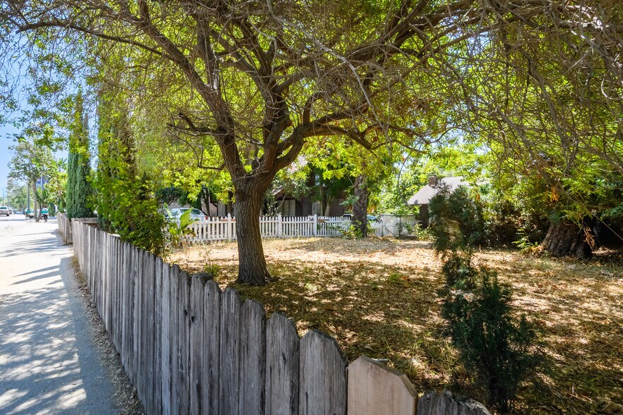 More Photos Of 5352 Franklin Ave, Los Angeles Land For Sale