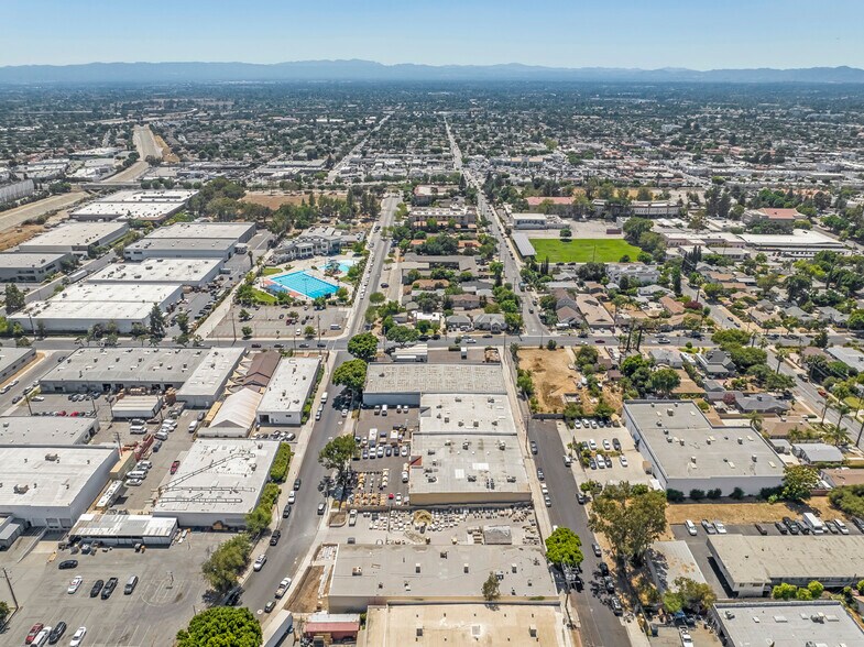 More Photos Of 425 Park Ave, San Fernando Warehouse For Sale