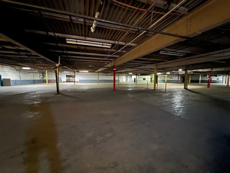 More Photos Of 44-49 Venner Rd, Amsterdam Manufacturing For Lease