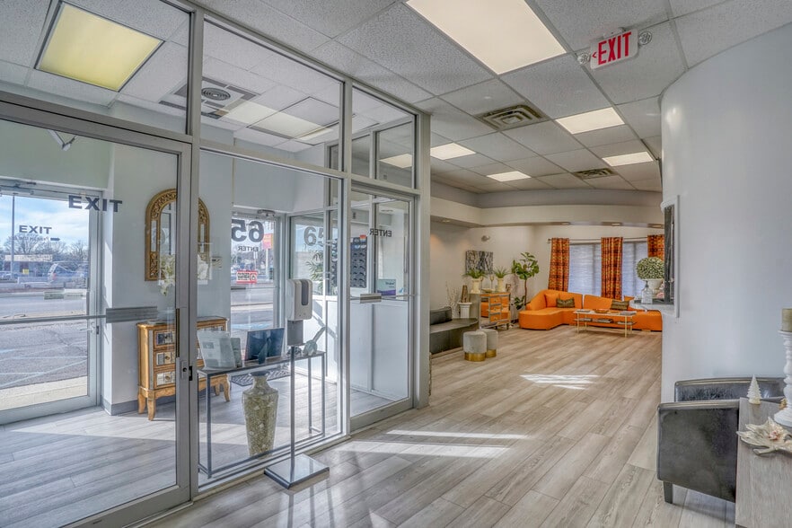 More Photos Of 65 N Dupont Hwy, Dover Medical For Sale