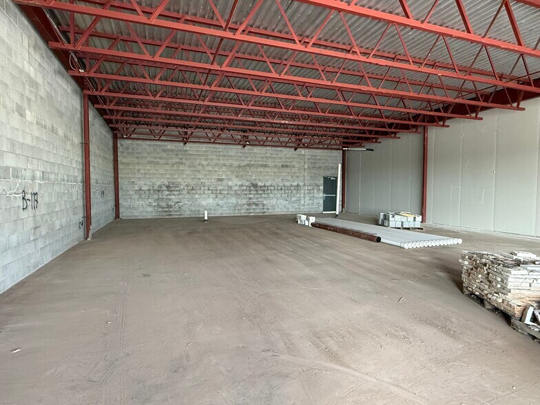 More Photos Of 22323 Southwest Fwy, Richmond General Retail For Lease