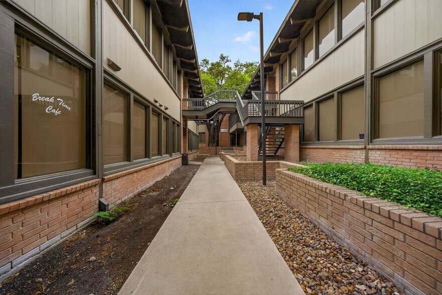More Photos Of 6800 Park Ten Blvd, San Antonio Unknown For Lease