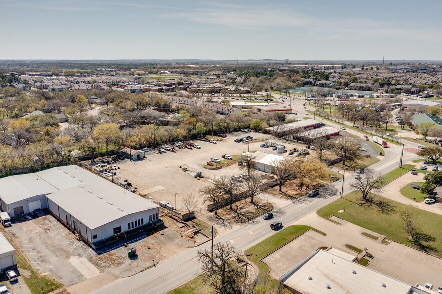 More Photos Of 1012 Shady Oaks Dr, Denton Warehouse For Lease