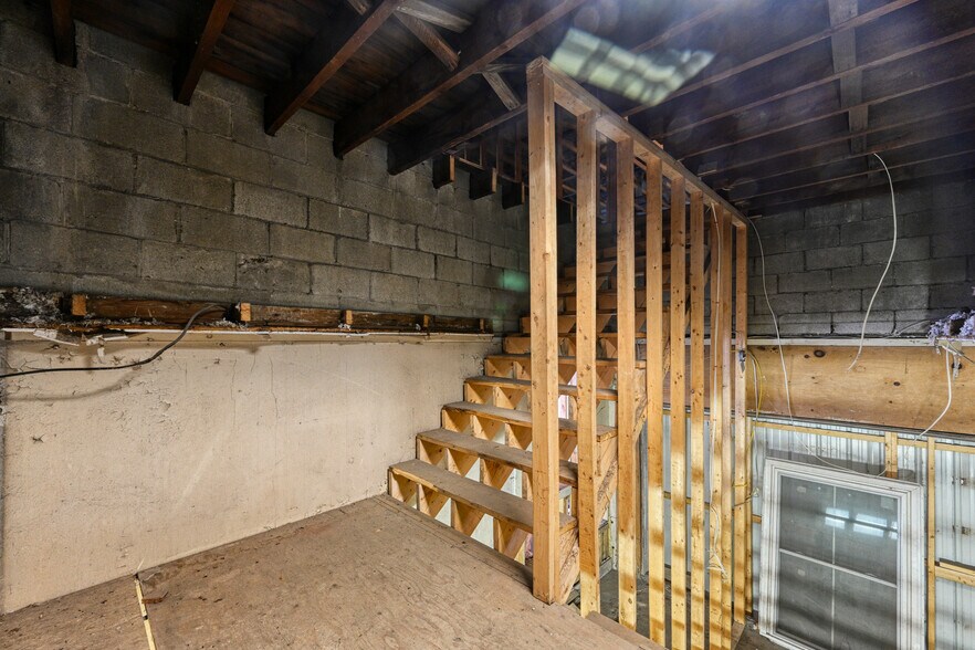 More Photos Of 74 Route 133, Winthrop Flex For Sale