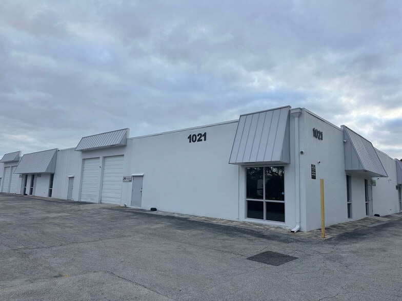 More Photos Of 1021 S Rogers Cir, Boca Raton Warehouse For Lease