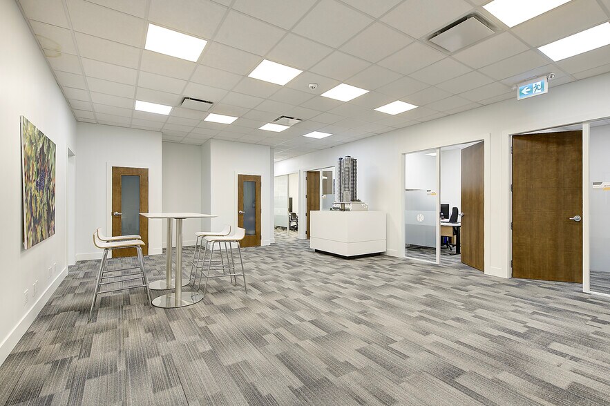 More Photos Of 571-581 Lawrence Ave, Kelowna Storefront Retail Office For Lease