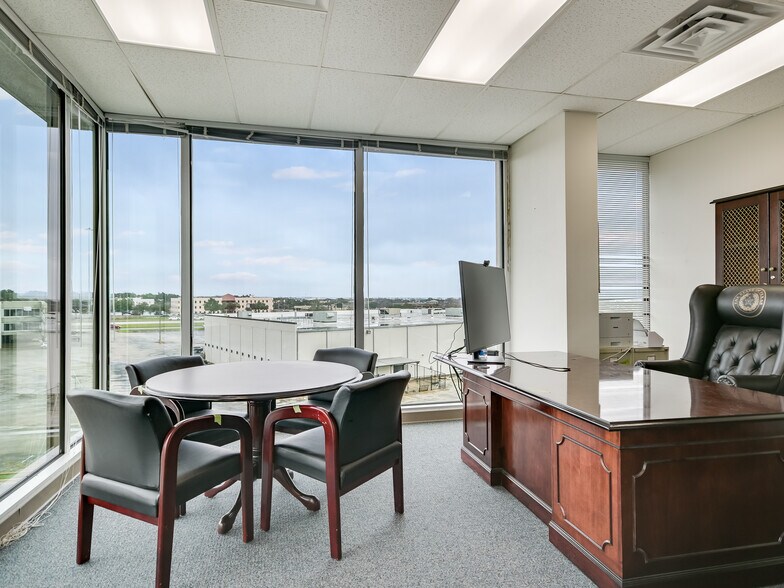 More Photos Of 1106 Clayton Ln, Austin Coworking Space