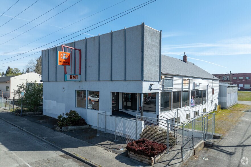 Primary Photo Of 2811-2815 Virginia Ave, Everett Freestanding For Sale