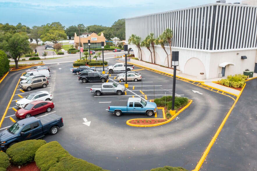 More Photos Of 9385 N 56th St, Temple Terrace General Retail For Lease