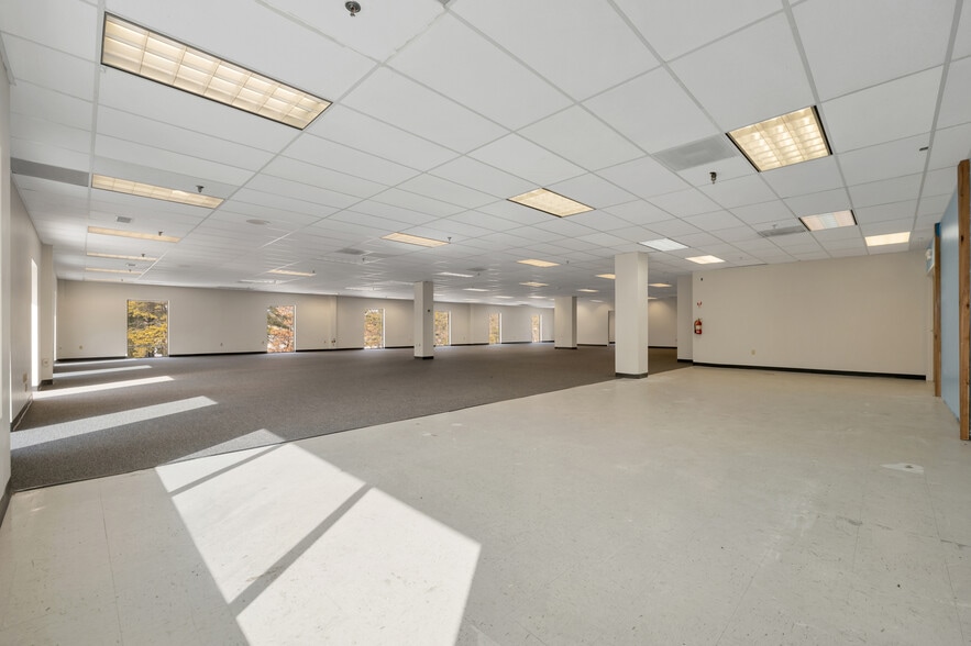 More Photos Of 41 Simon St, Nashua Flex For Lease