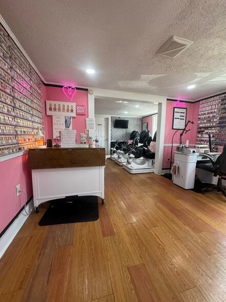 More Photos Of 220 W 3rd St, Cookeville Loft Creative Space For Sale