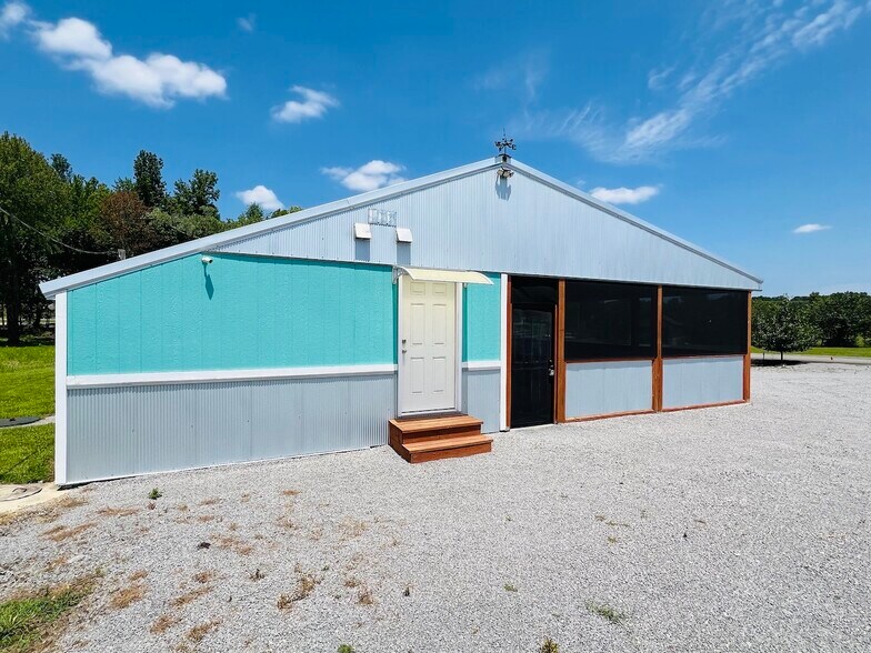 More Photos Of 128 Airport Rd, Jamestown General Retail For Sale