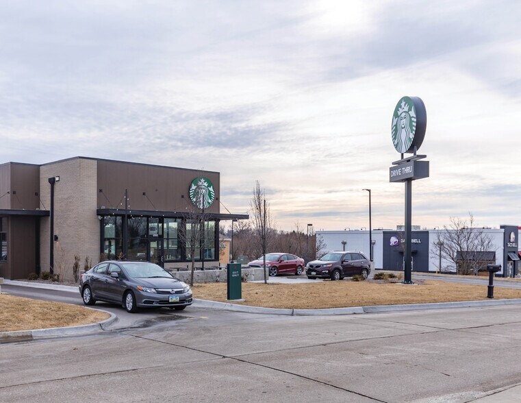 More Photos Of 1220 W 18th St S, Newton Freestanding For Sale