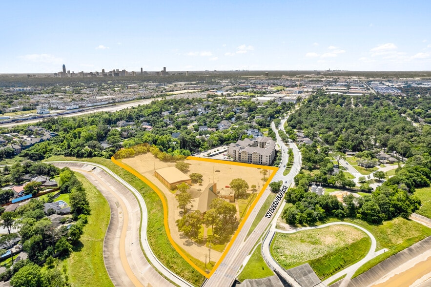More Photos Of 2025 W 11th St, Houston Land For Sale