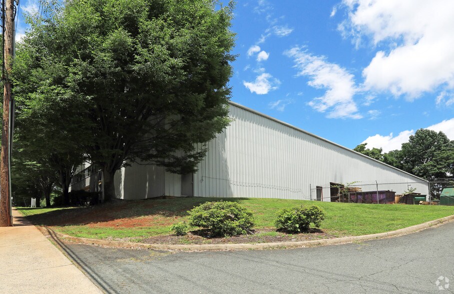 More Photos Of 1215 E Market St, Charlottesville Flex For Lease