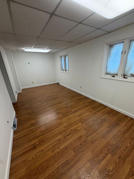 More Photos Of 4058 State St, Saginaw Office For Sale
