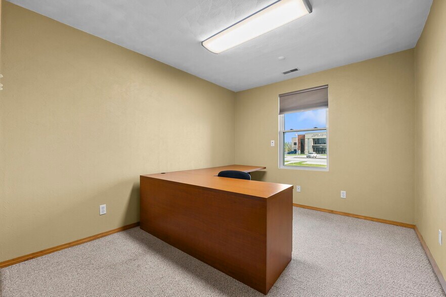 More Photos Of 407 W Saint Joseph St, Perryville Office For Sale