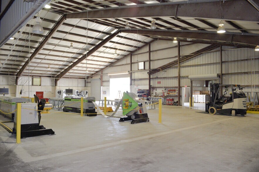 More Photos Of 1050 Central Park Dr, Sanford Warehouse For Lease