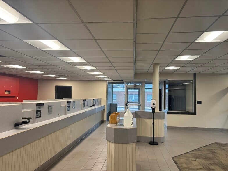 More Photos Of 135 Main St, Freeport Freestanding For Lease