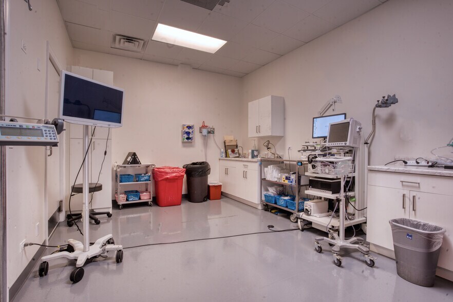 More Photos Of N Pepper Rd, Barrington Medical For Lease
