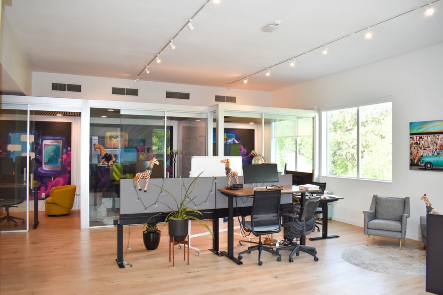 More Photos Of 1632 S 1st St, Austin Office For Lease